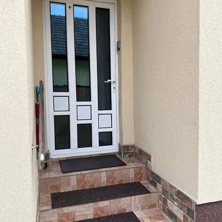Apartman Shyla Garden 1 *